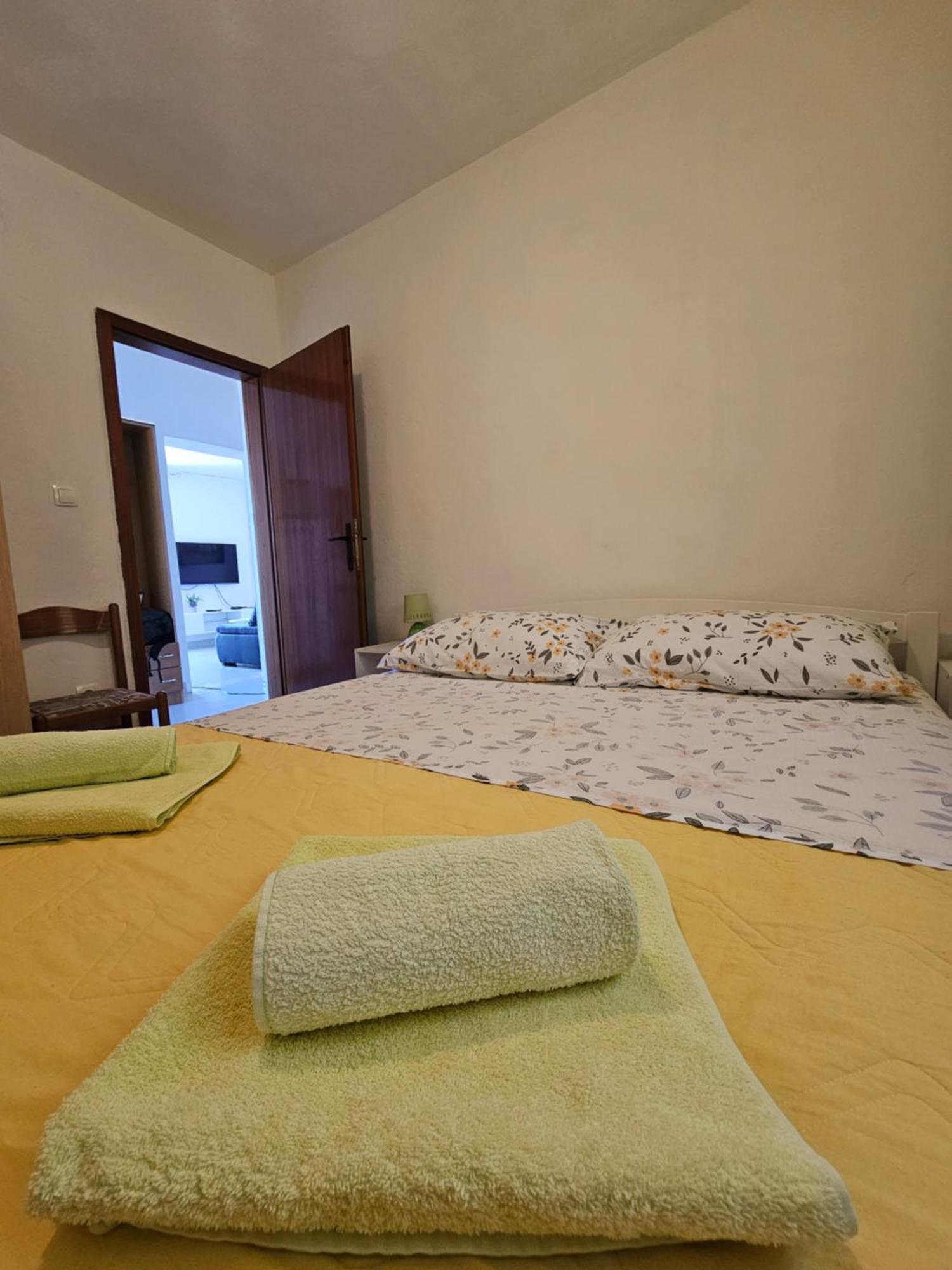 Apartments Lucin 大德尔韦尼克 外观 照片