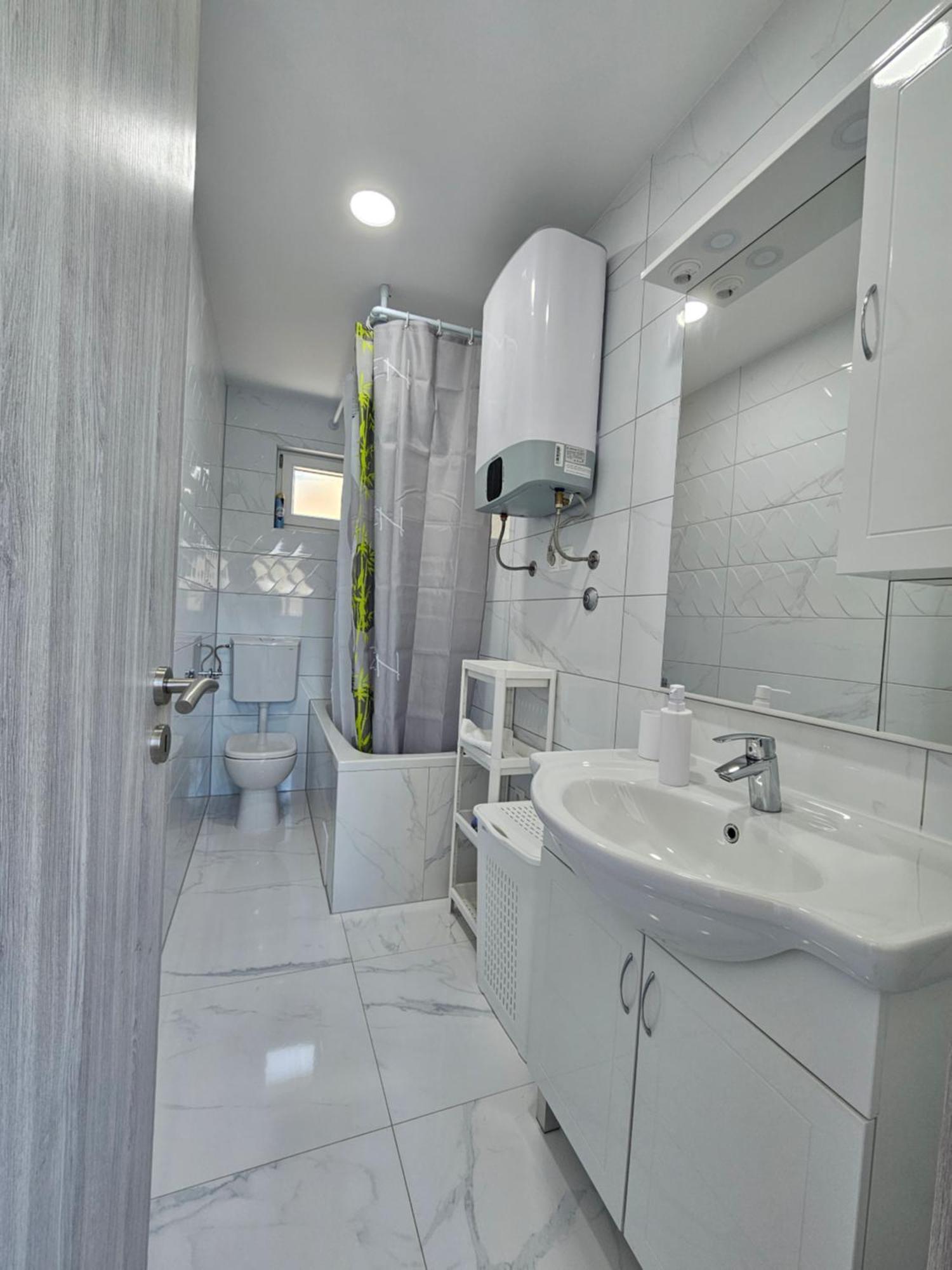 Apartments Lucin 大德尔韦尼克 外观 照片